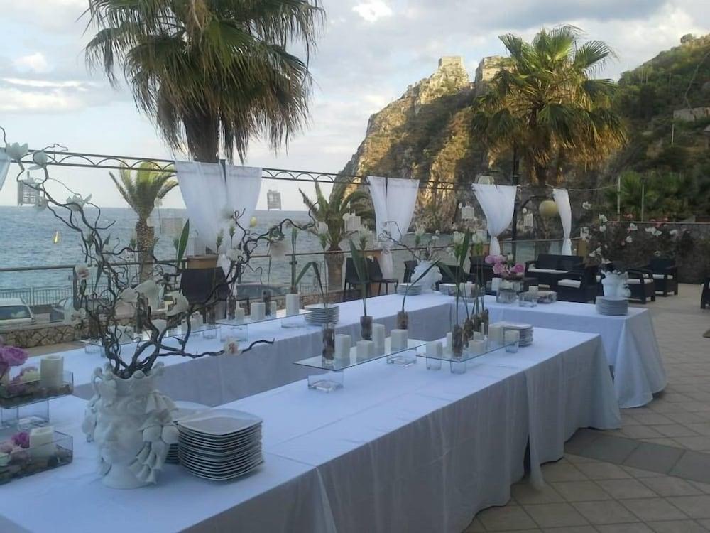 Elihotel Сант-Алессио-Сикуло Экстерьер фото