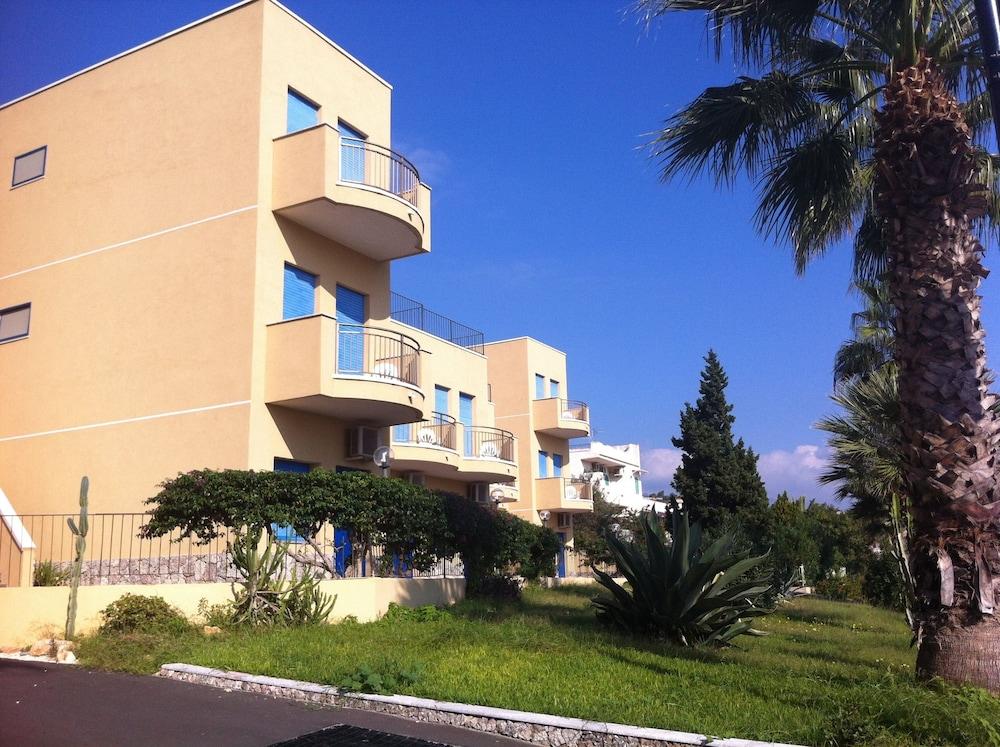 Elihotel Сант-Алессио-Сикуло Экстерьер фото